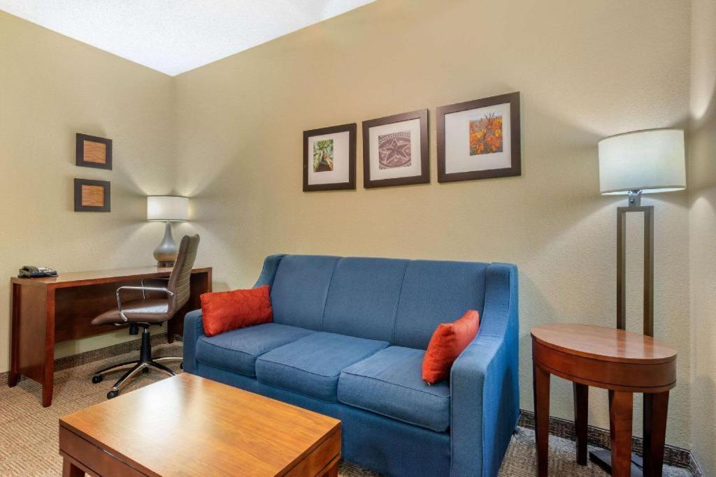 Hotel Comfort Dfw Airport North 2*