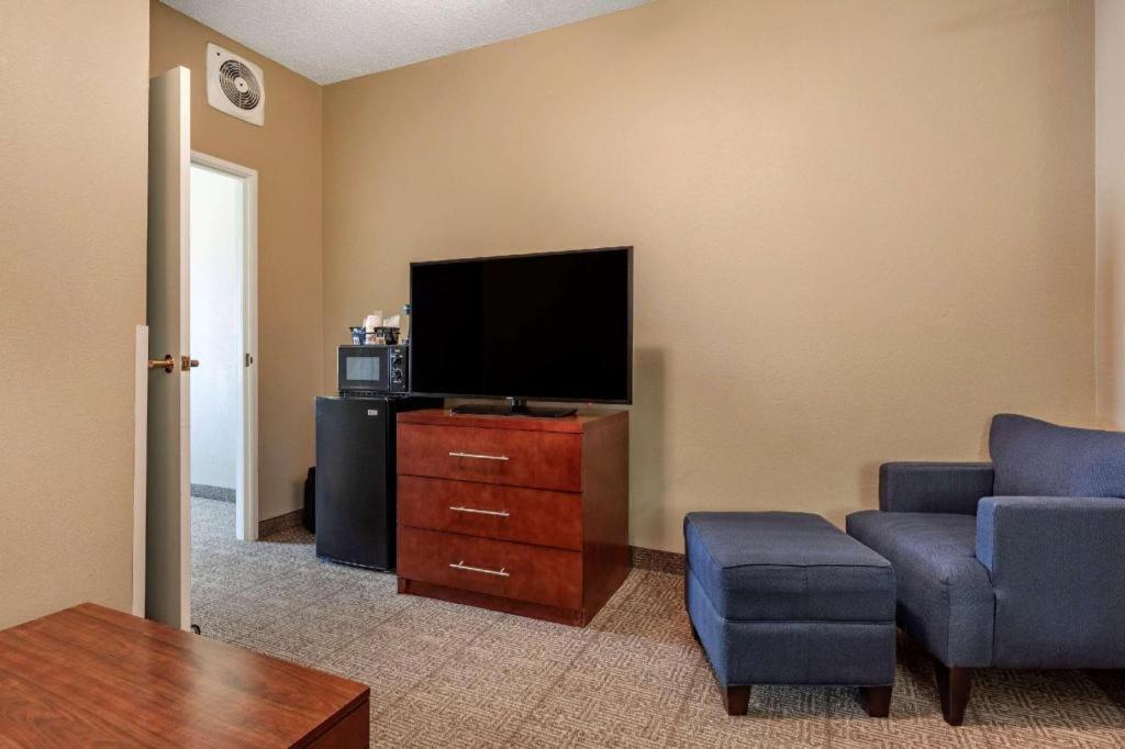 Comfort Dfw Airport North Hotel 2*