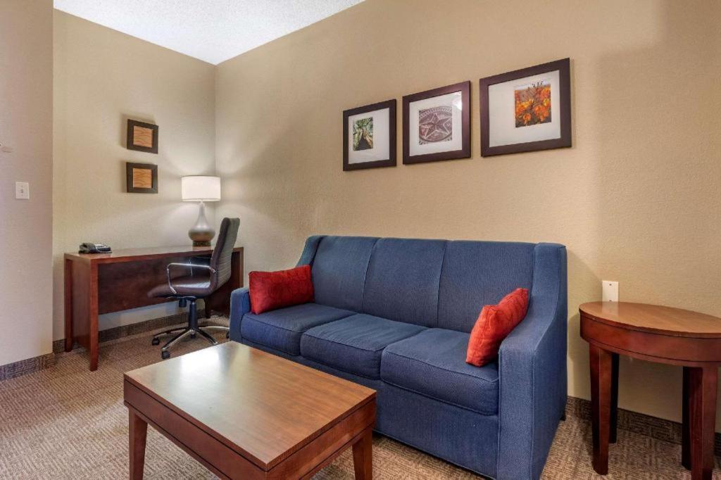 Comfort Dfw Airport North Hotel 2*
