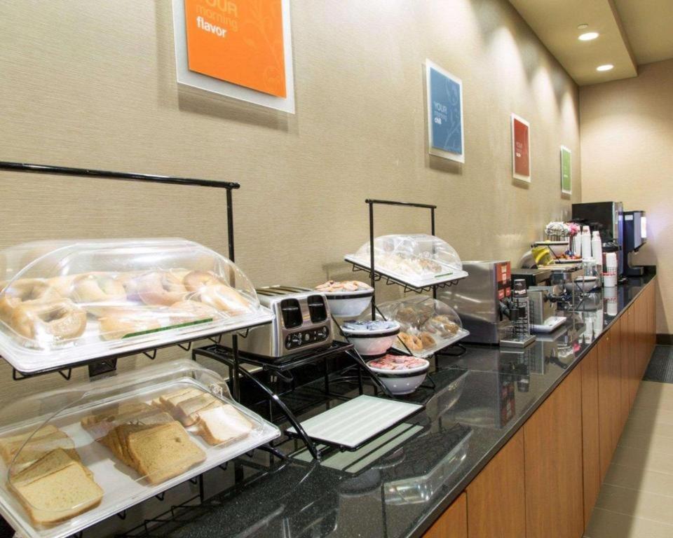 Hotel Comfort Dfw Airport North 2*